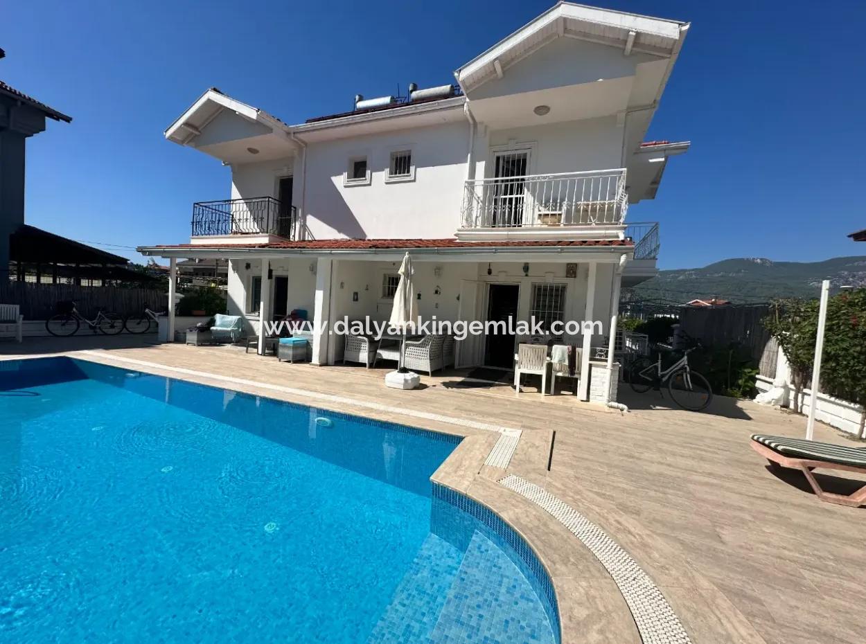 Modern 3 Bed Villa Close To Town