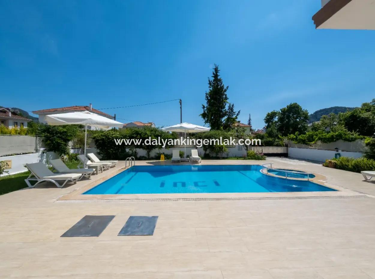 Modern 4 Bed Villa In Quiet Area