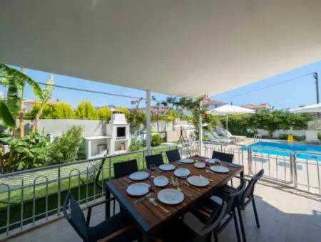 Modern 4 Bed Villa In Quiet Area