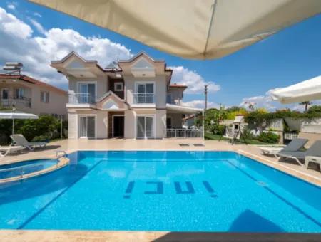 Modern 4 Bed Villa In Quiet Area