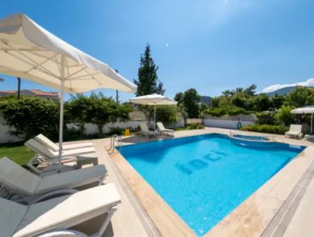 Modern 4 Bed Villa In Quiet Area