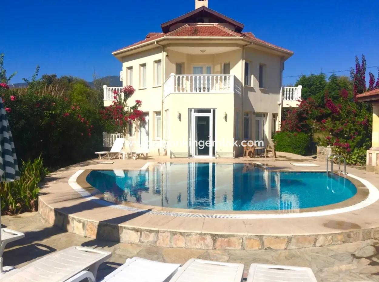 Dalyan Gülpınarda 1100 M2 Arsa İçerisinde Satılık Villa