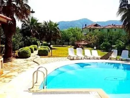 Dalyan Gülpınarda 1100 M2 Arsa İçerisinde Satılık Villa