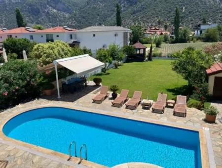 Dalyan Arıkbaşın Da 880 M2 Arsa İçersinde Satılık Villa